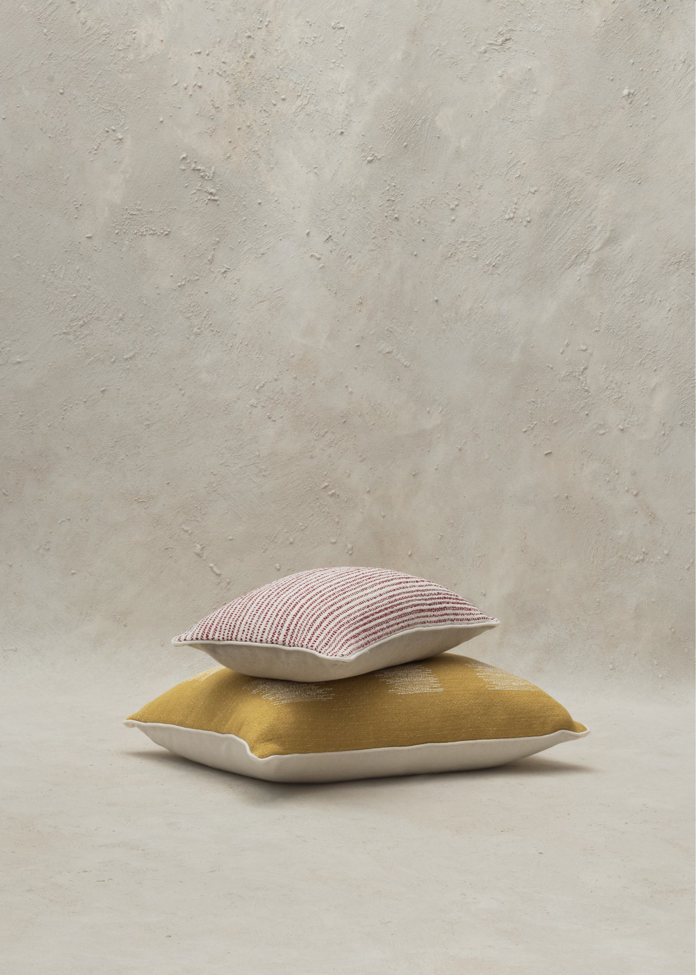 COJÍN ROCKY 45X30